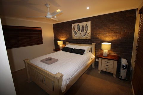 3 Bedroom Holiday House - Geraldton Accommodation 1